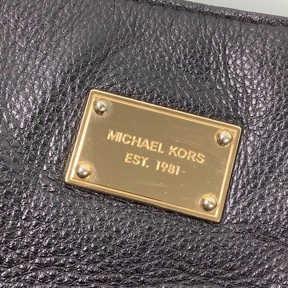 Michael Kors Delaney Gold hardware & Chain Link Studded shoulder bag w dust bag - Picture 5 of 16